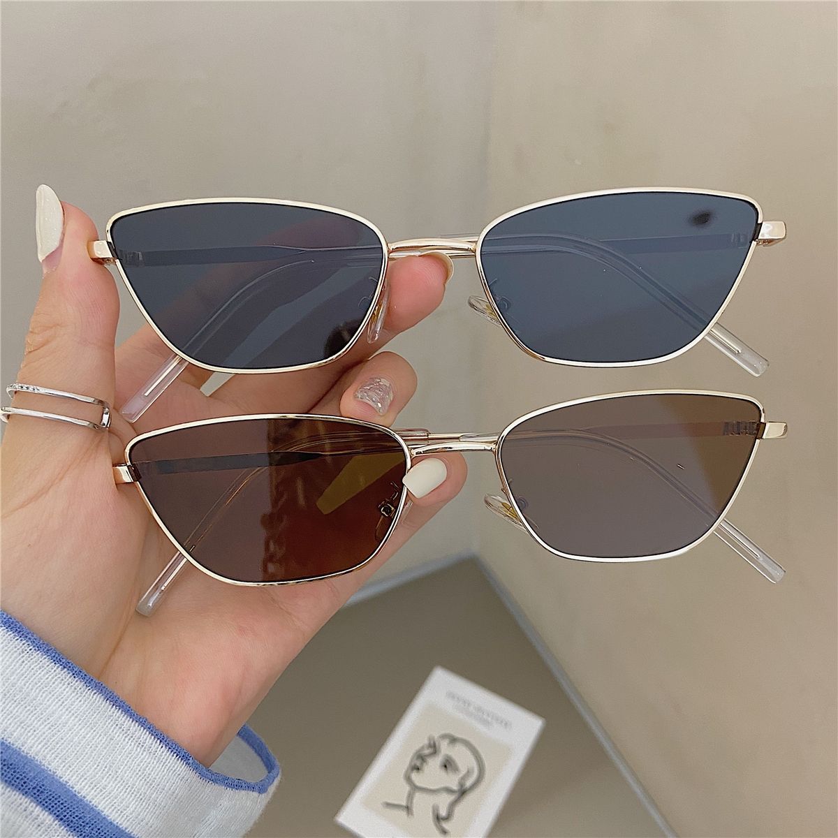 Women'S Fashion Eyewear - ファッショナブルな菱形メタルサングラス（女性用）、ストリートフォトグラフィーに最適、UVカットサングラス