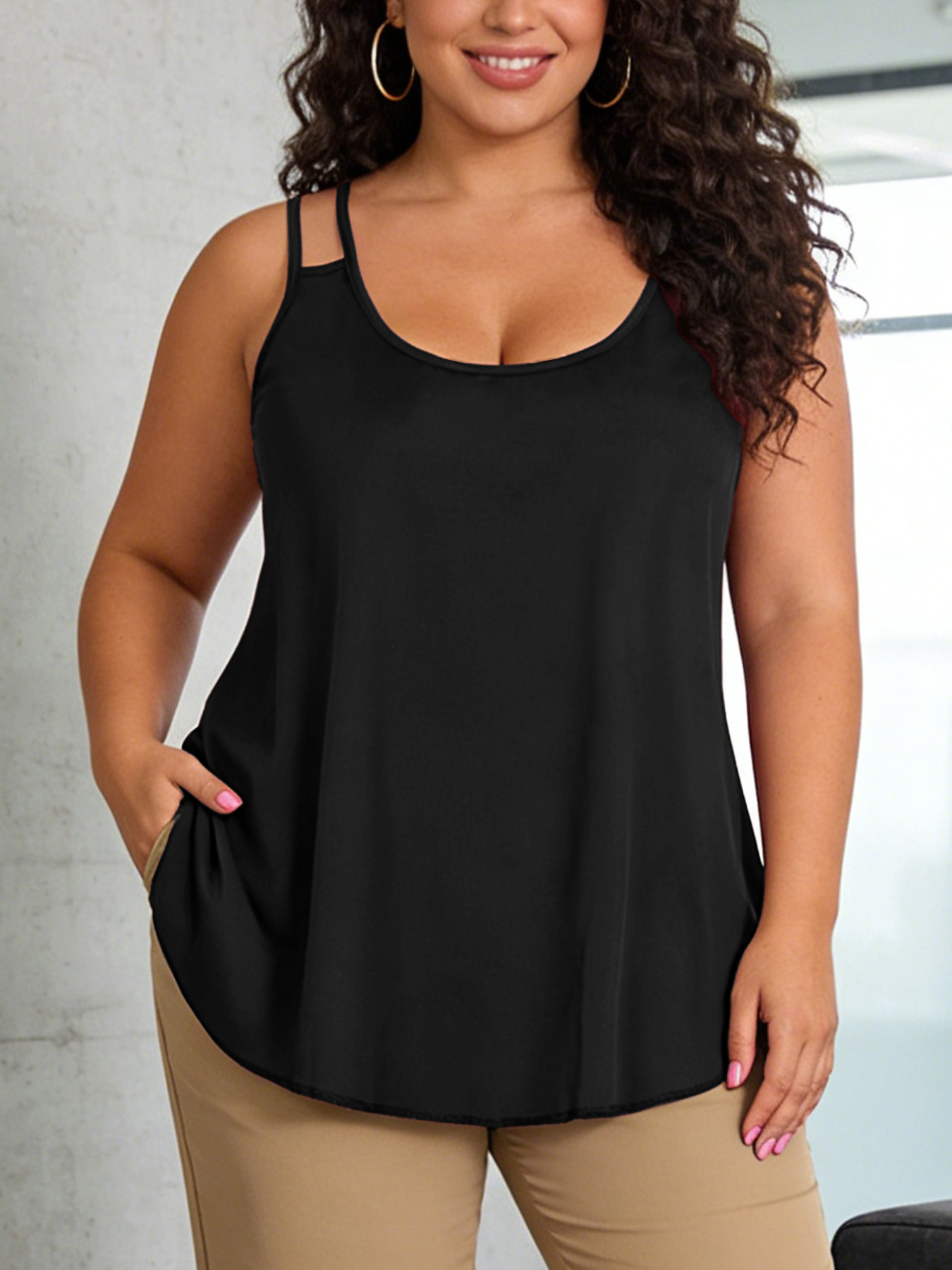 V Neck Cami Top - プラスサイズ女性用キャミトップ、ダブルスパゲッティストラップ、Vネック、フレアスイングタンクトップ、ソフトでゆったりとしたお腹を隠すノースリーブキャミソール、夏向け