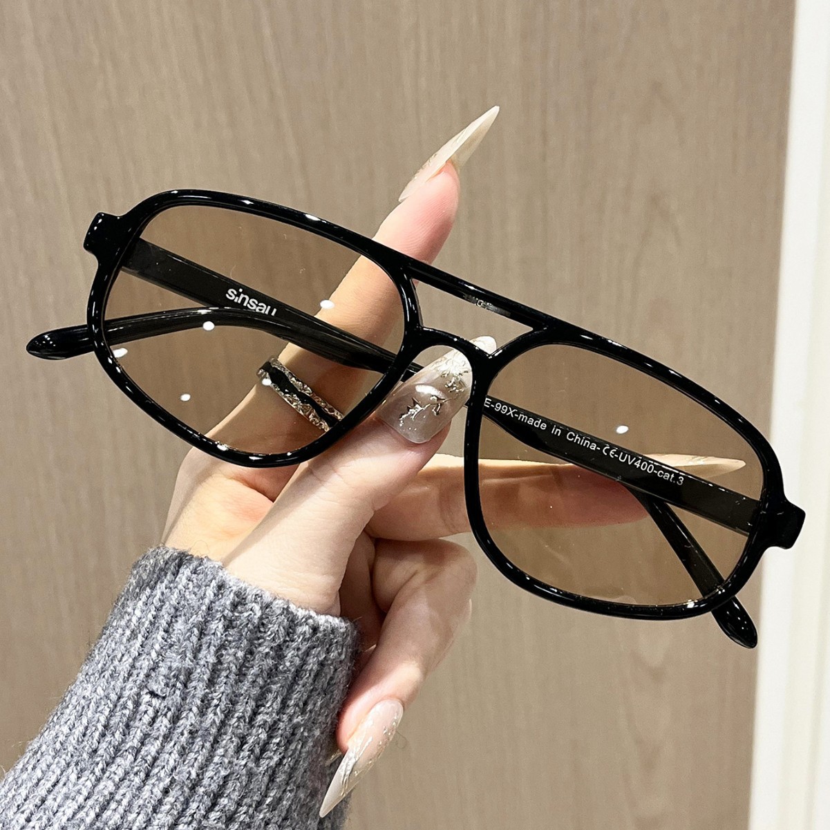 ニューレトロオーバル女性用サングラスファッションブラックブル - Women'S Fashion Eyewear のレビューと価格