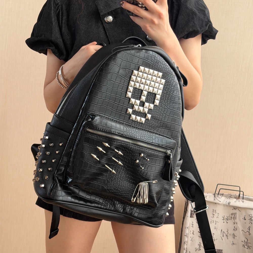 オリジナルブラッククロコダイルパターンスカルリベットバックパ - Trend Women Fashion のレビューと価格