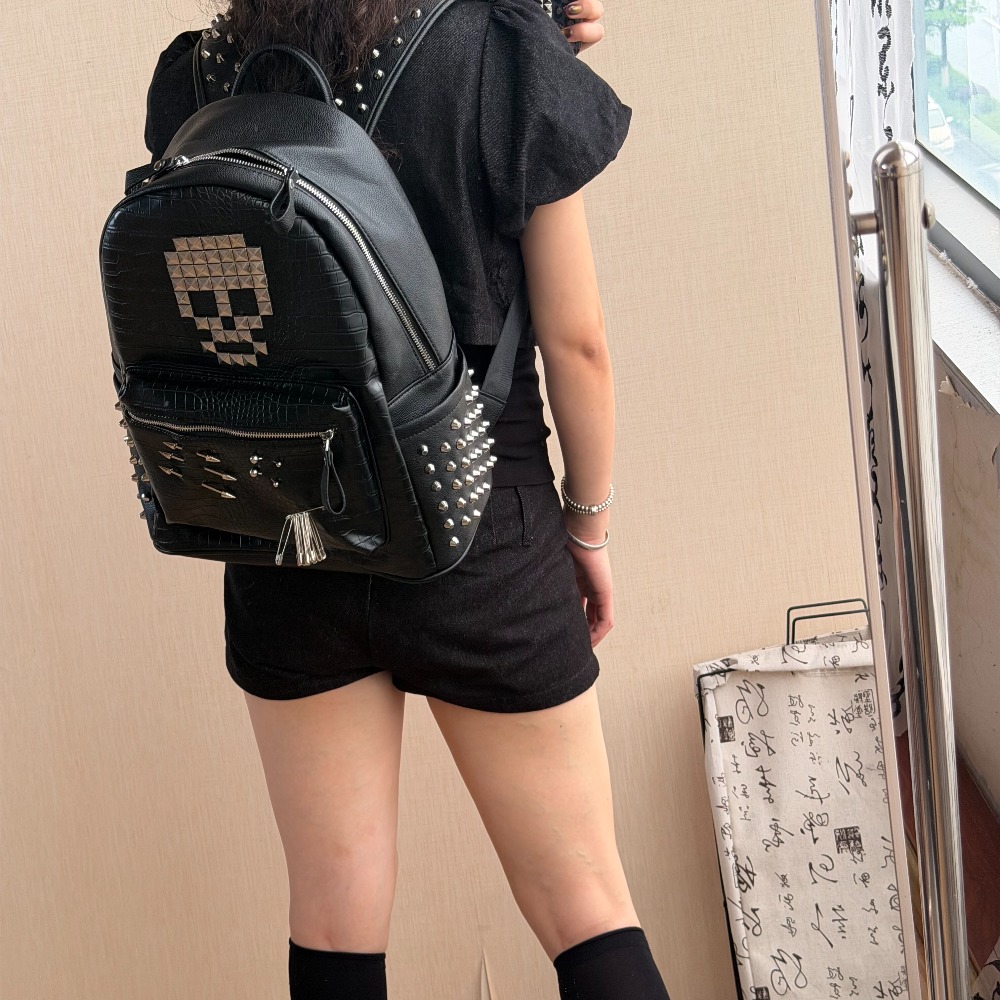 オリジナルブラッククロコダイルパターンスカルリベットバックパ - Trend Women Fashion のレビューと価格